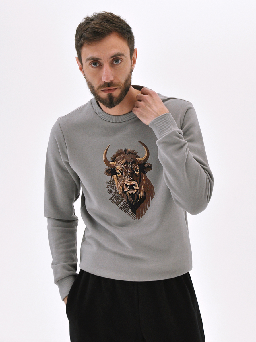 Свитшот мужской серо-бежевый с вышивкой "Бизон"