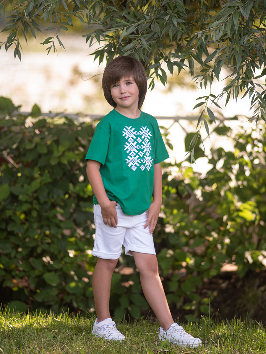 Детская футболка ярко-зеленая с белой вышивкой "Ярыла"