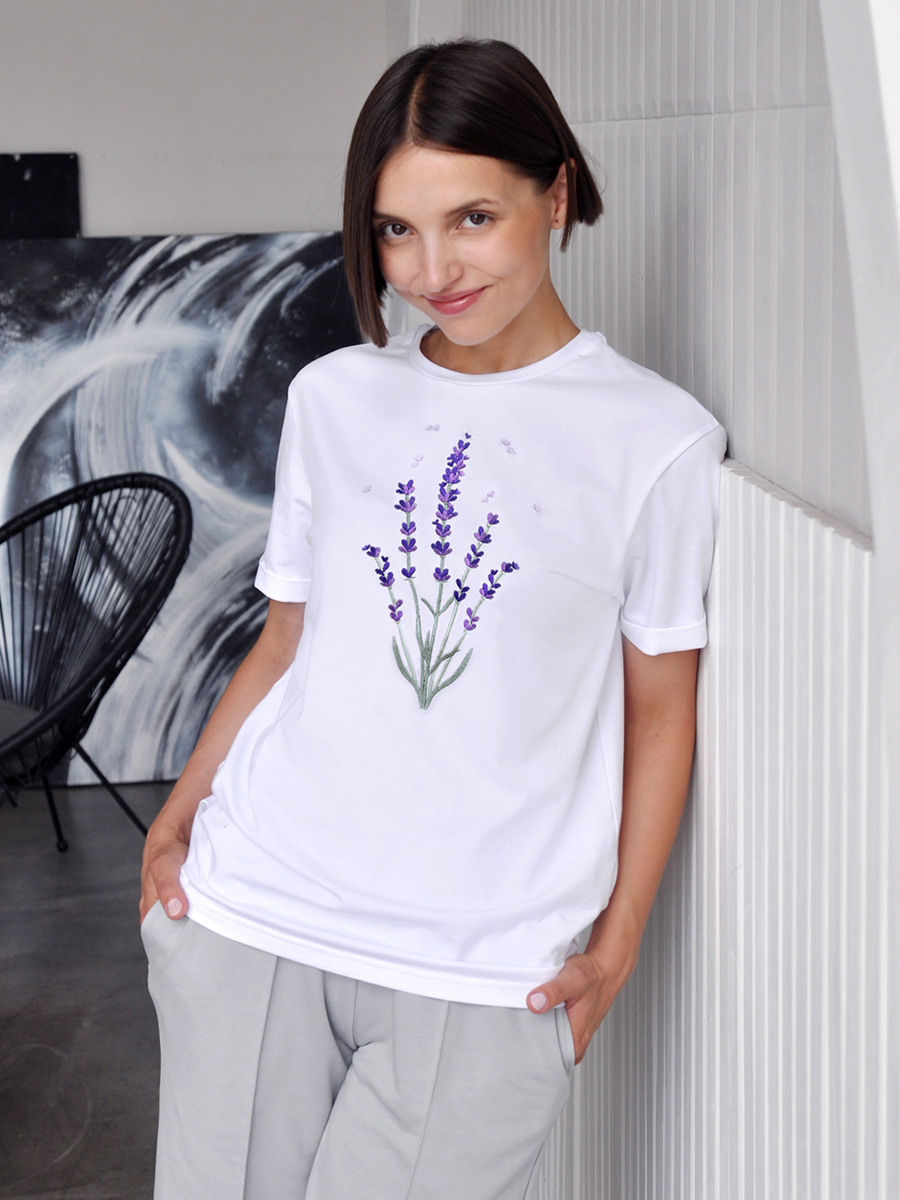 Женская белая футболка оверсайз с вышивкой "Лаванда"