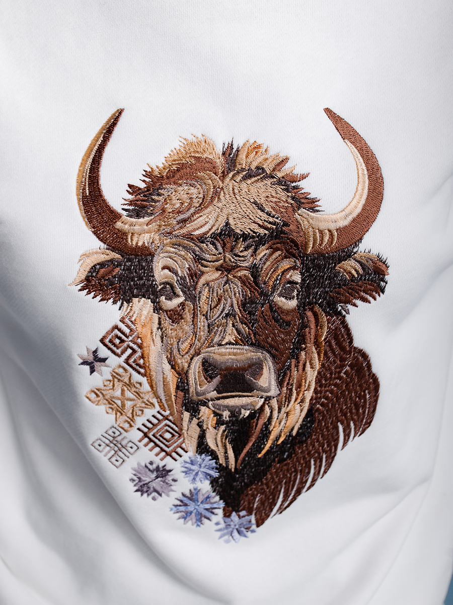 Свитшот женский оверсайз молочного цвета с вышивкой "Бизон"