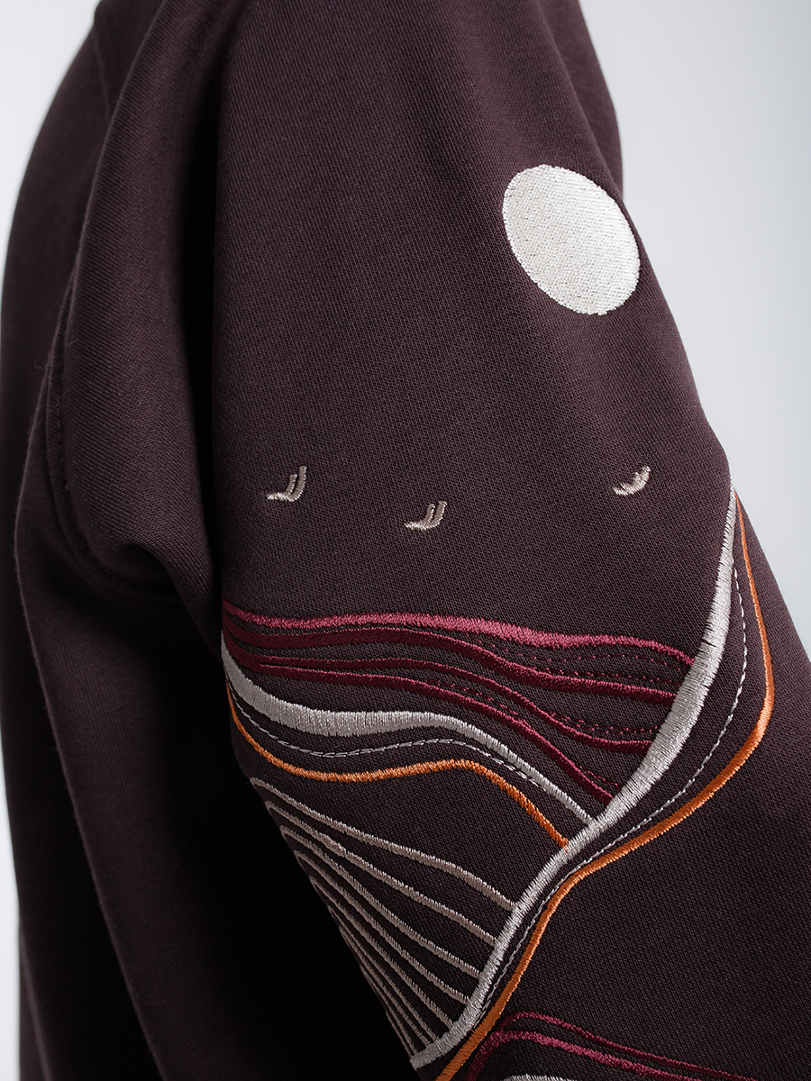 Женский свитшот реглан цвета горький шоколад с вышивкой "Горы"