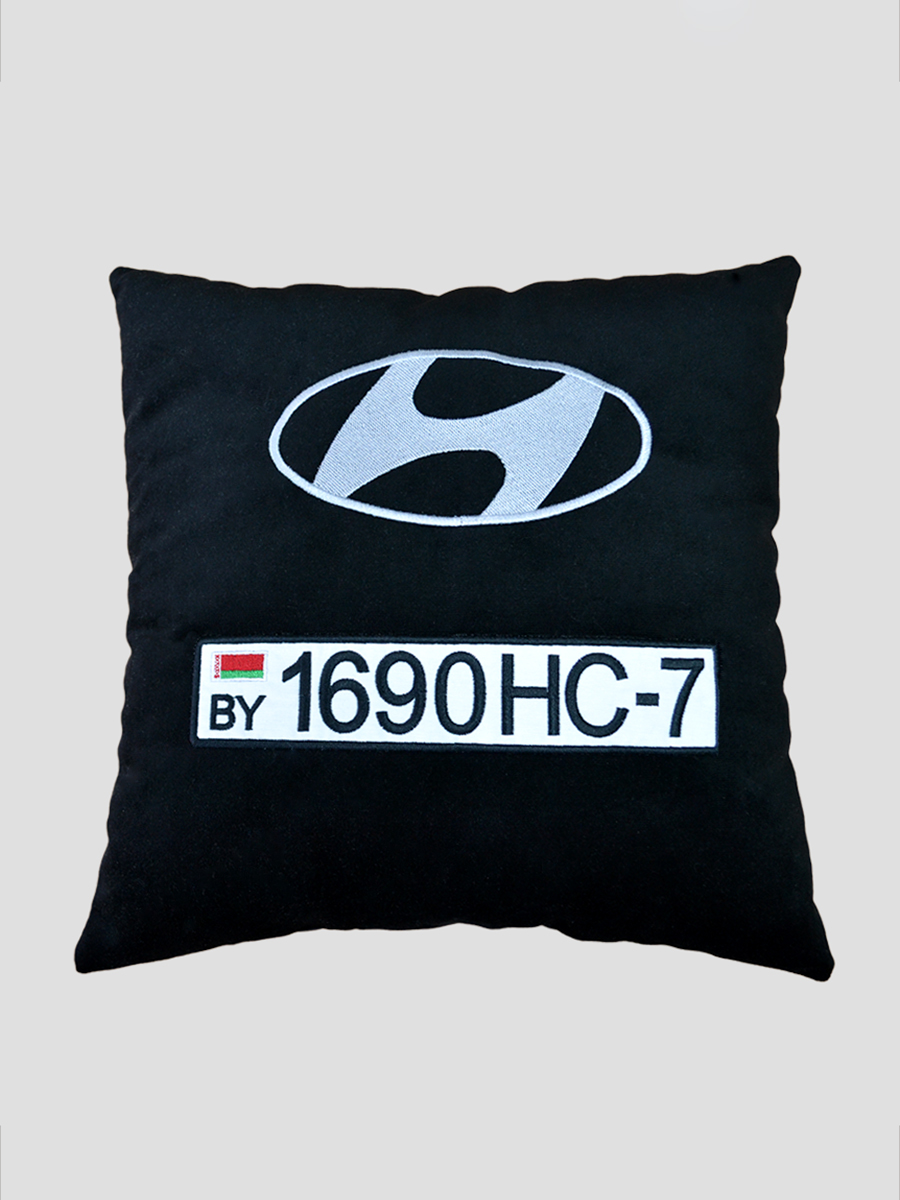 Подушка черная "Hyundai" с гос.номером, 40х40 см
