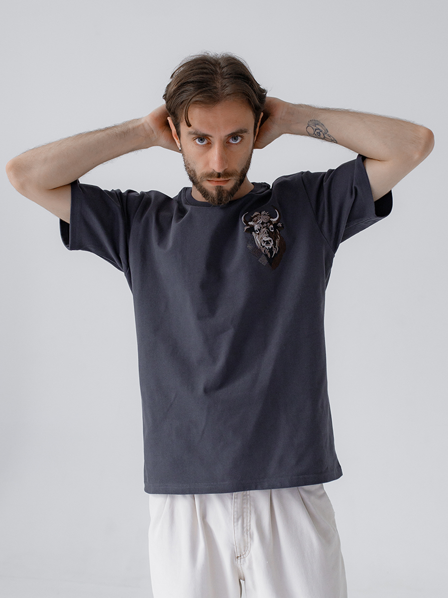 Графитовая футболка мужская плотная с вышивкой "Бизон"