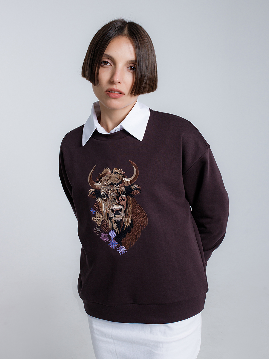 Свитшот женский  оверсайз цвета горький шоколад с вышивкой "Бизон"