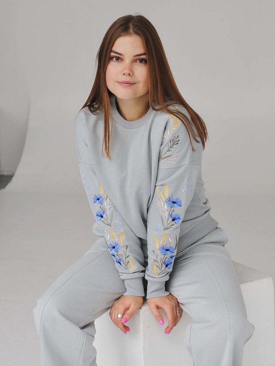 Женский свитшот светло-серый с вышивкой "Валошкі ў каласах"