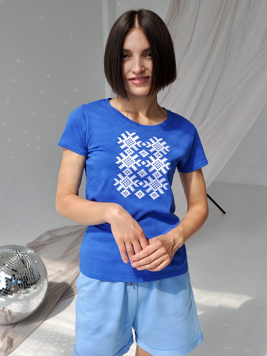 Женская футболка васильковая с белой вышивкой "Ярыла" 