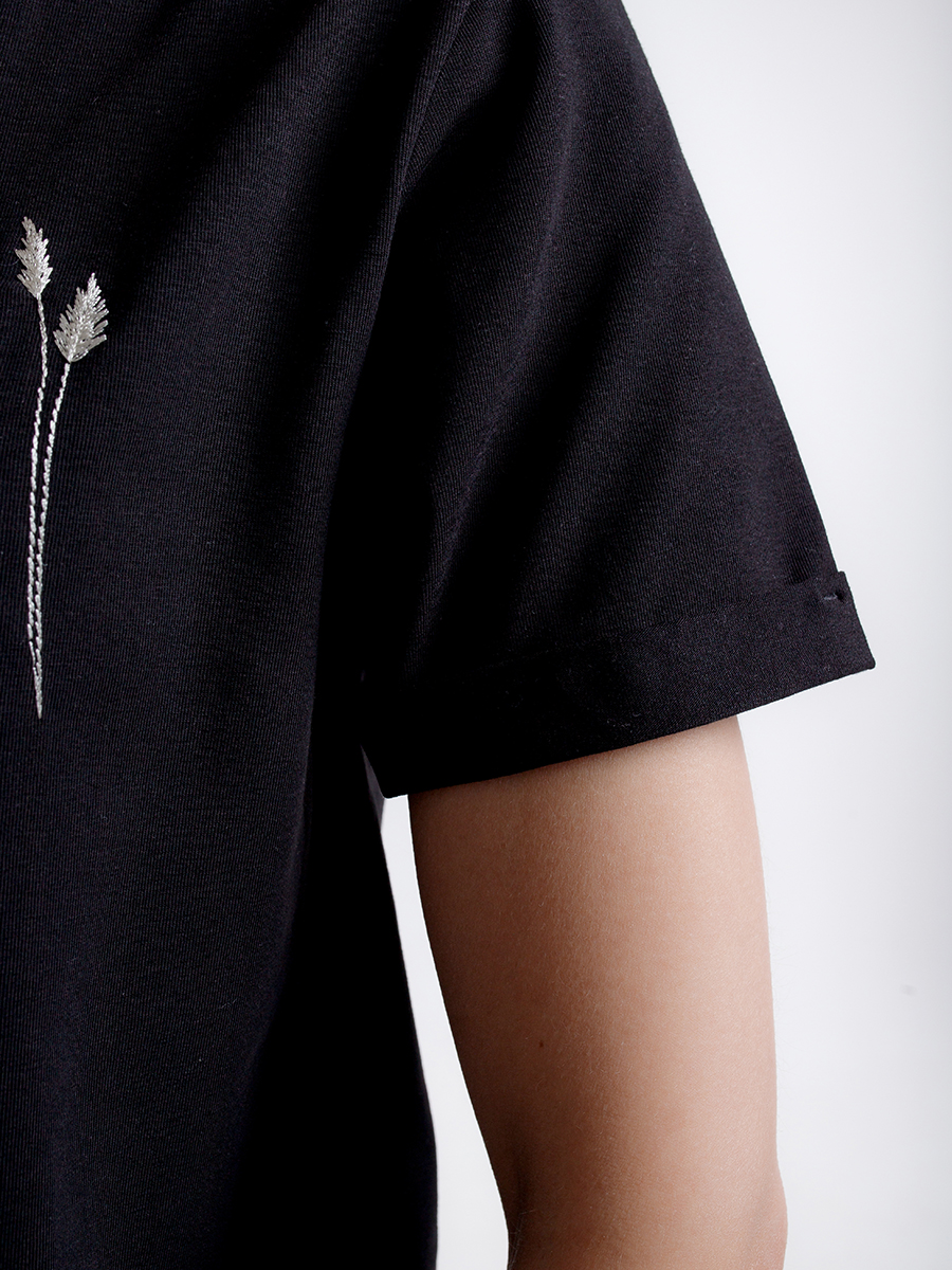 Женская футболка черная оверсайз с вышивкой "Солнечное настроение"