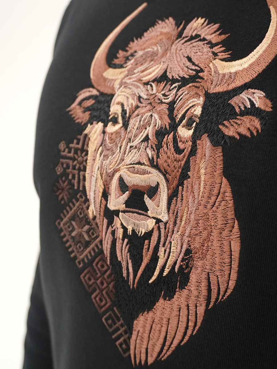 Свитшот мужской черный с вышивкой "Бизон"