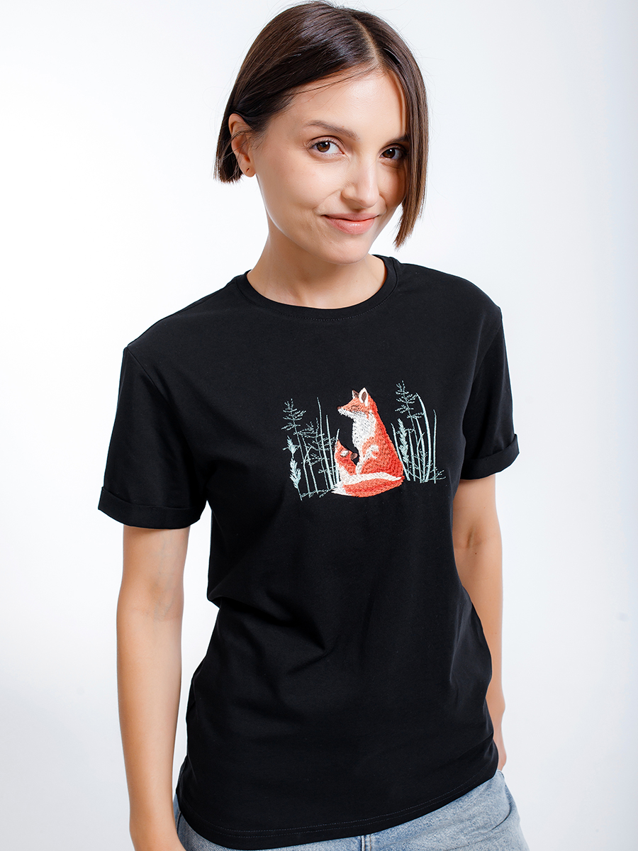 Женская футболка черная оверсайз с вышивкой "Лисички"