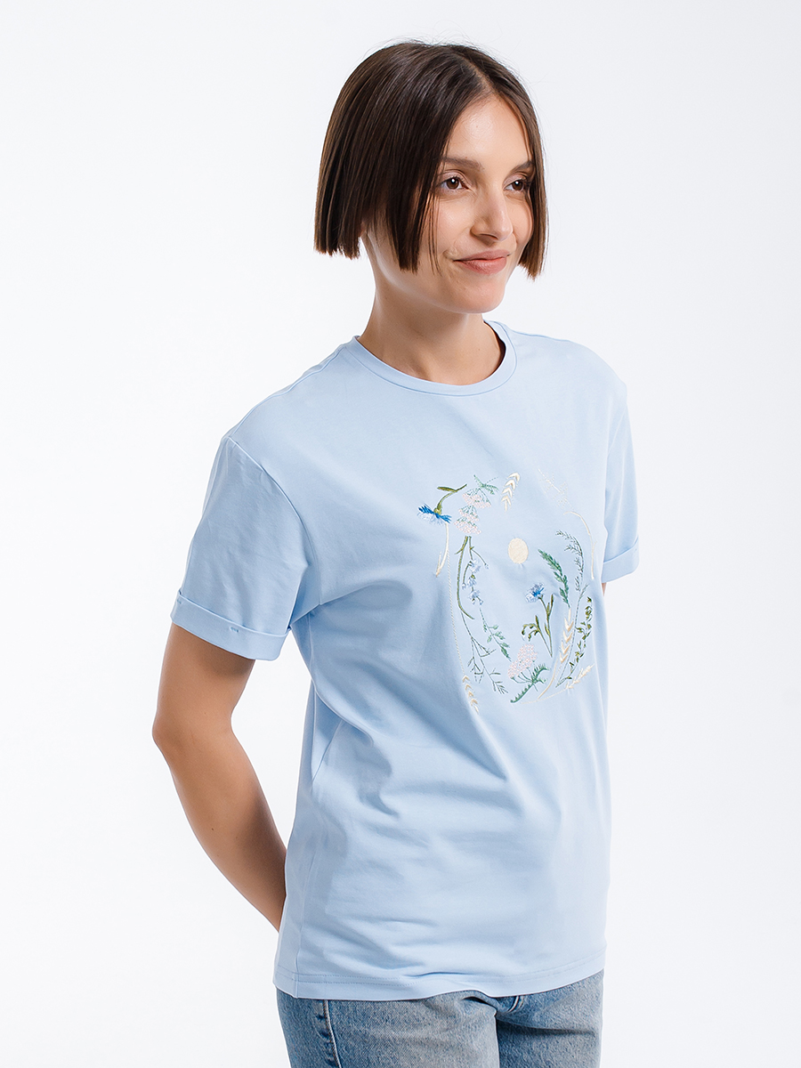 Женская футболка голубая оверсайз с вышивкой "Вальс цветов"