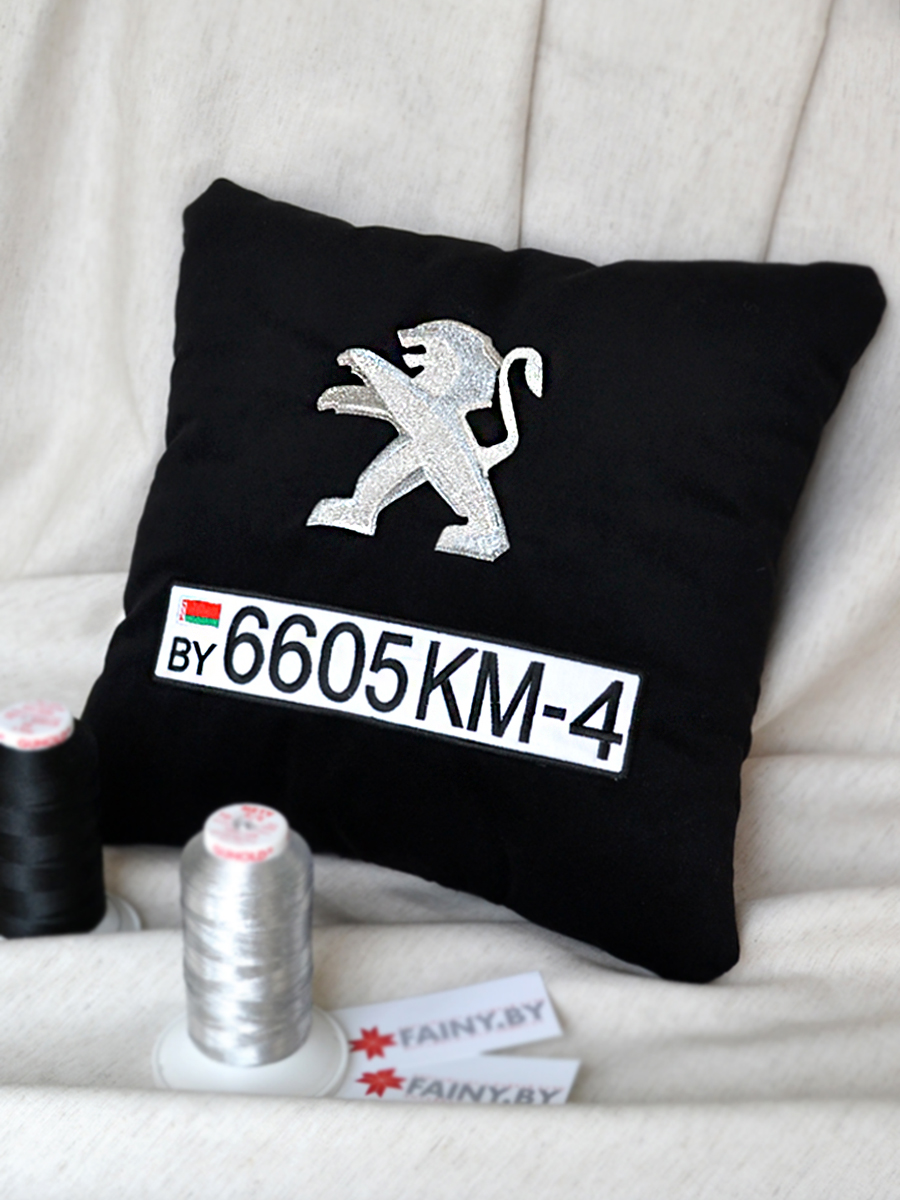 Подушка черная "Peugeot" с гос. номером, 33x33 см