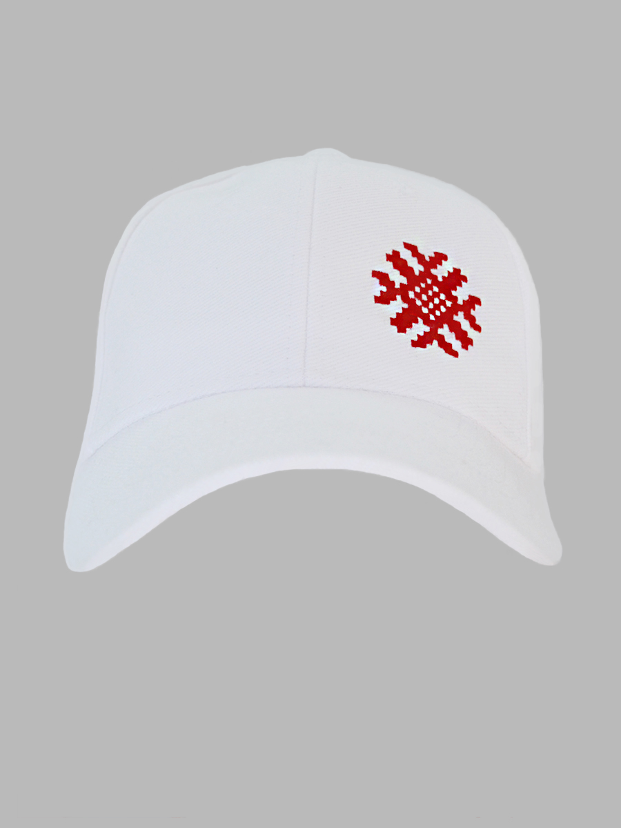 Белая бейсболка с красной вышивкой "Ярыла" 