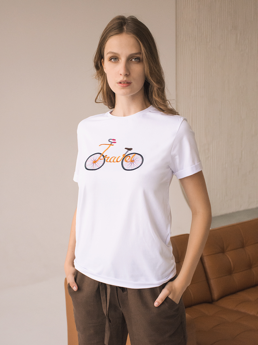 Женская белая футболка оверсайз с вышивкой "TRAVEL"