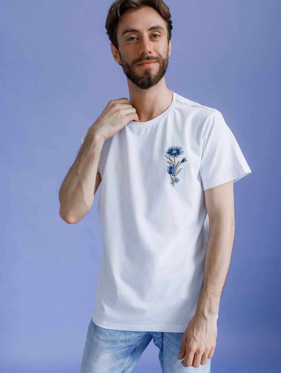 Белая футболка мужская с вышивкой "Василек"