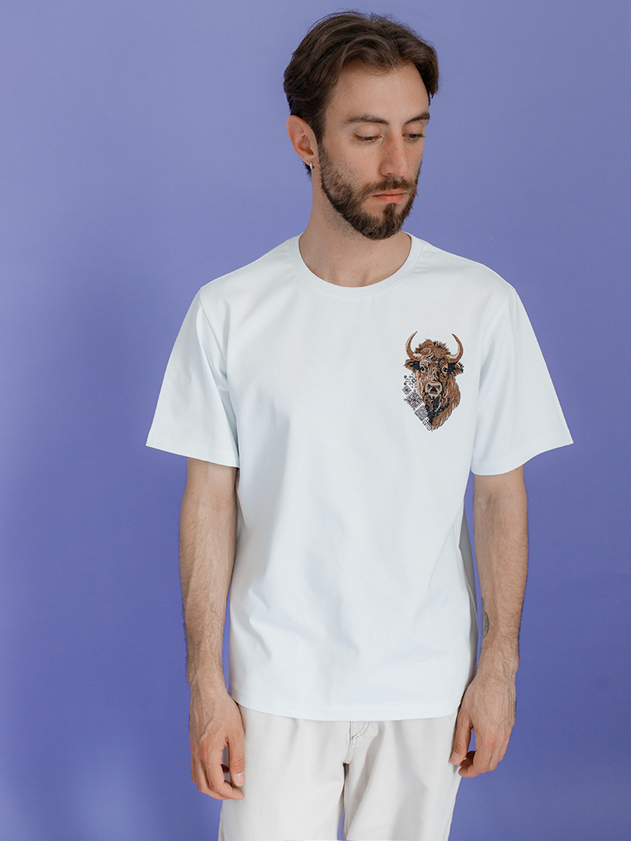 Белая футболка мужская с вышивкой "Бизон"