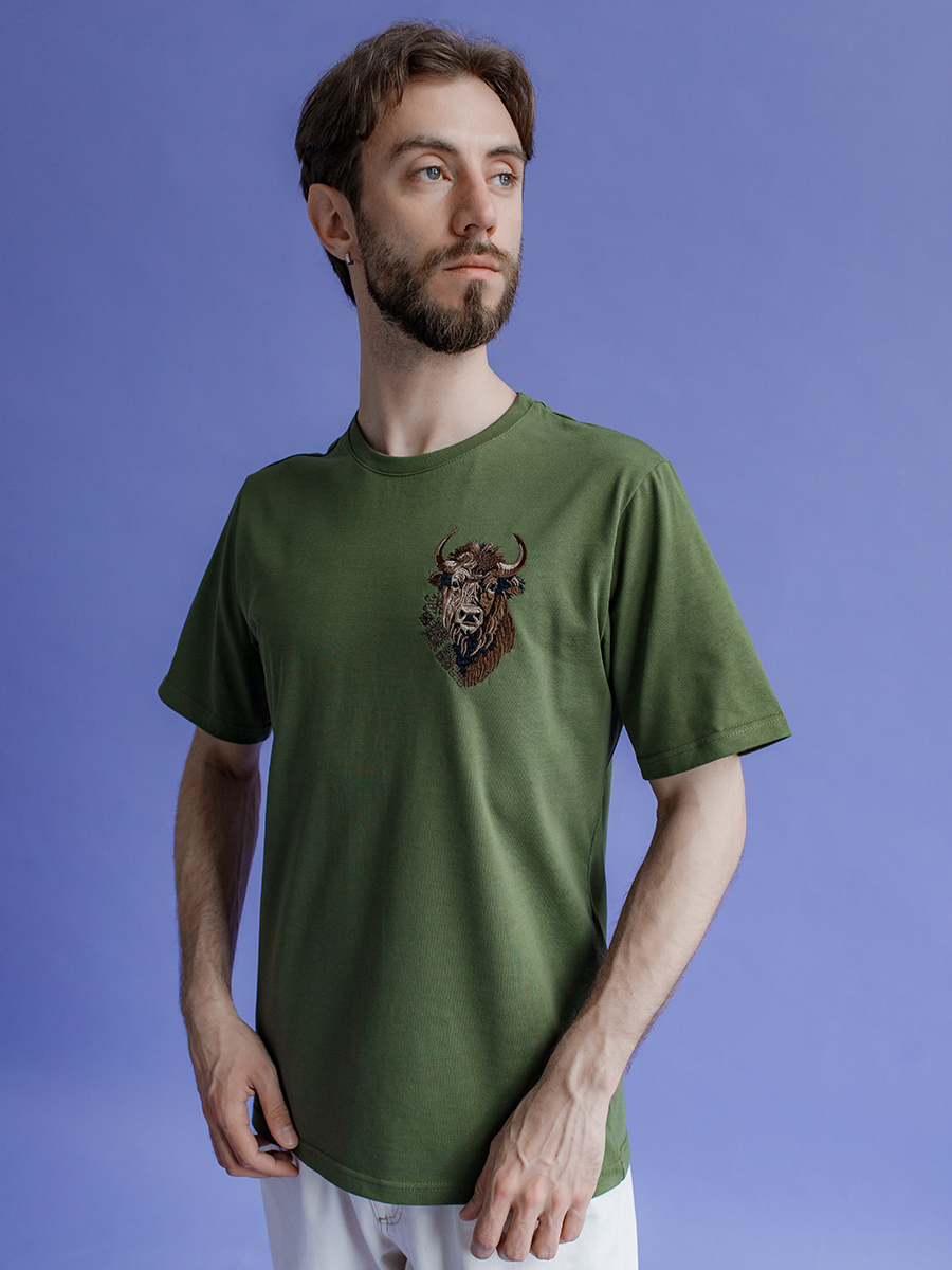 Темно-зеленая футболка мужская плотная с вышивкой "Бизон"