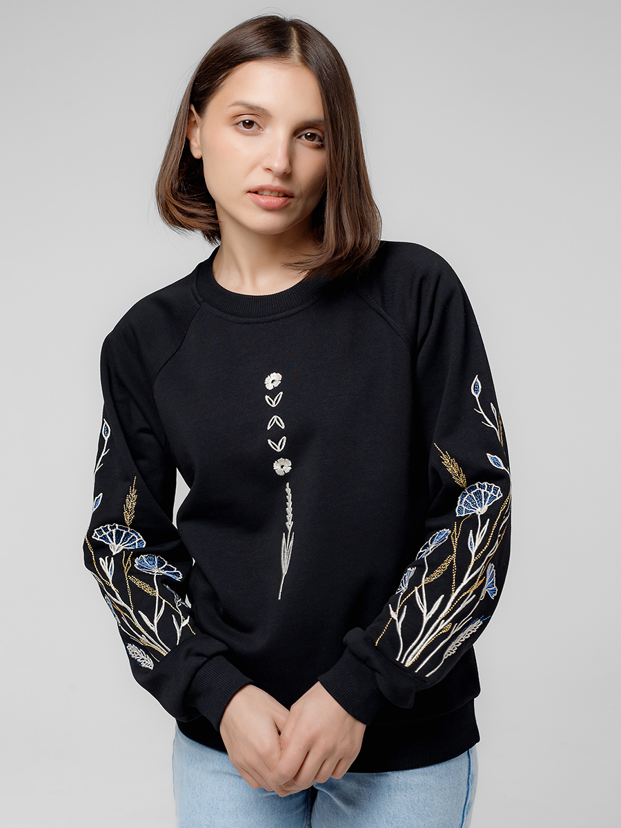 Женский свитшот реглан черного цвета с вышивкой "Васильковые грёзы"