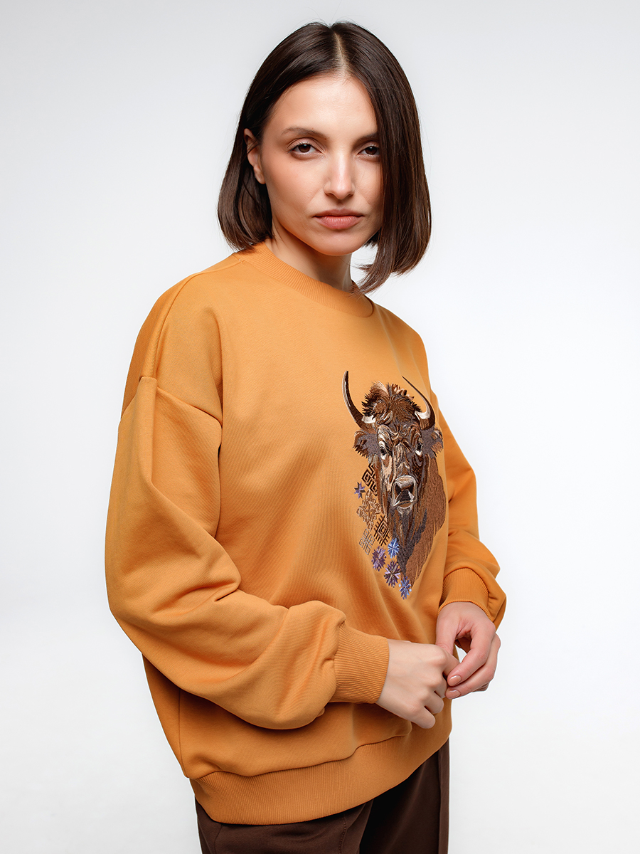 Свитшот женский  оверсайз горчичного цвета с вышивкой "Бизон"