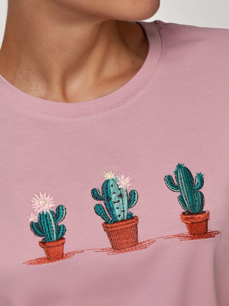 Женская футболка оверсайз цвета пыльная роза с вышивкой "Кактусы"