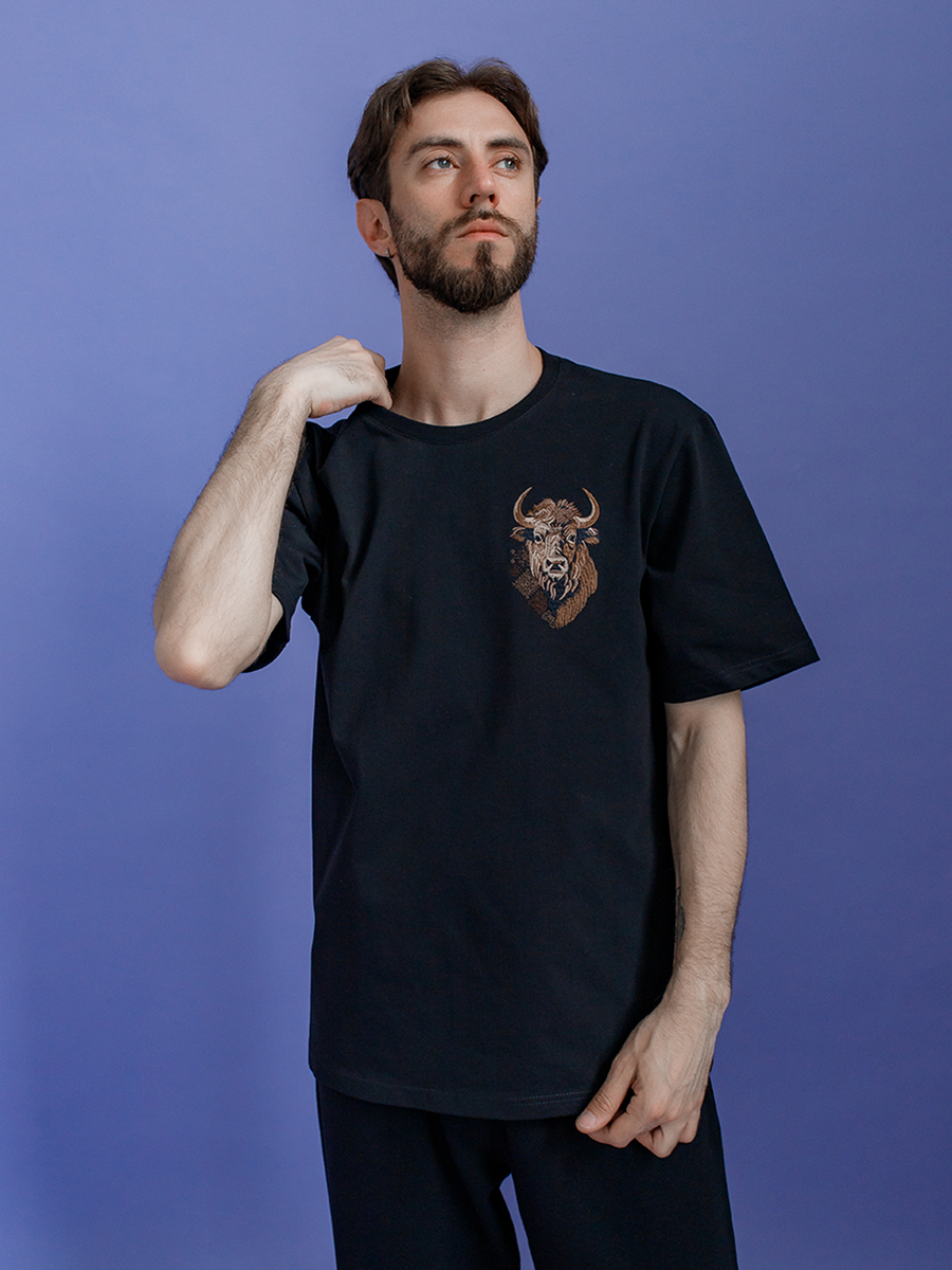 Черная футболка мужская плотная с вышивкой "Бизон"