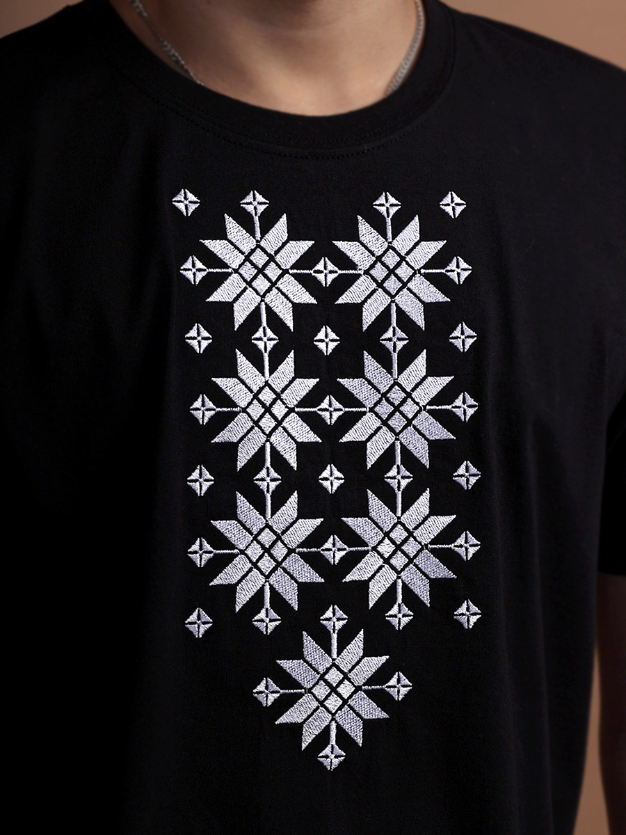 Мужская футболка черная с белой вышивкой "Жыццё"