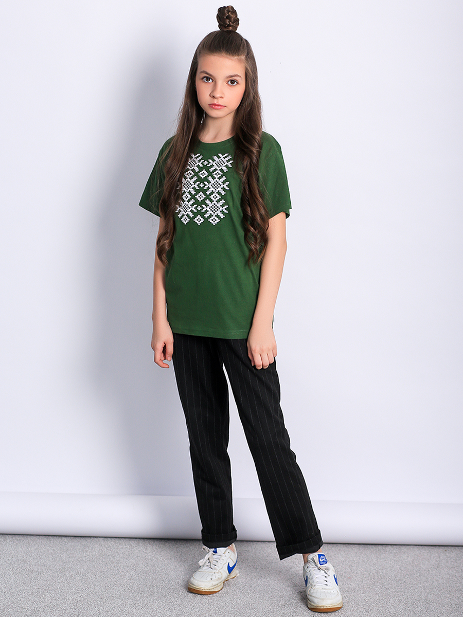 Детская футболка зеленая с белой вышивкой "Ярыла"