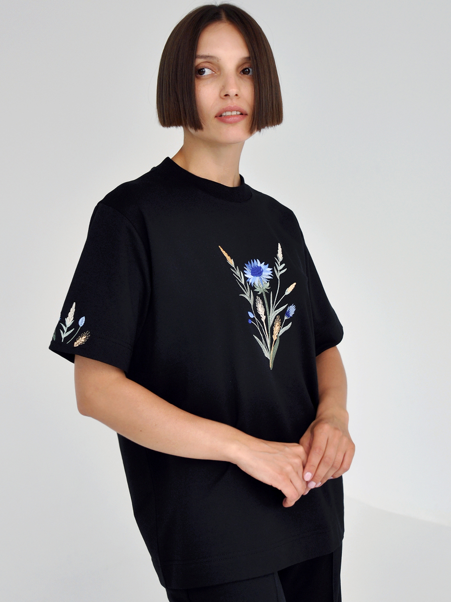 Черная футболка оверсайз (плотная) с вышивкой "Василек"