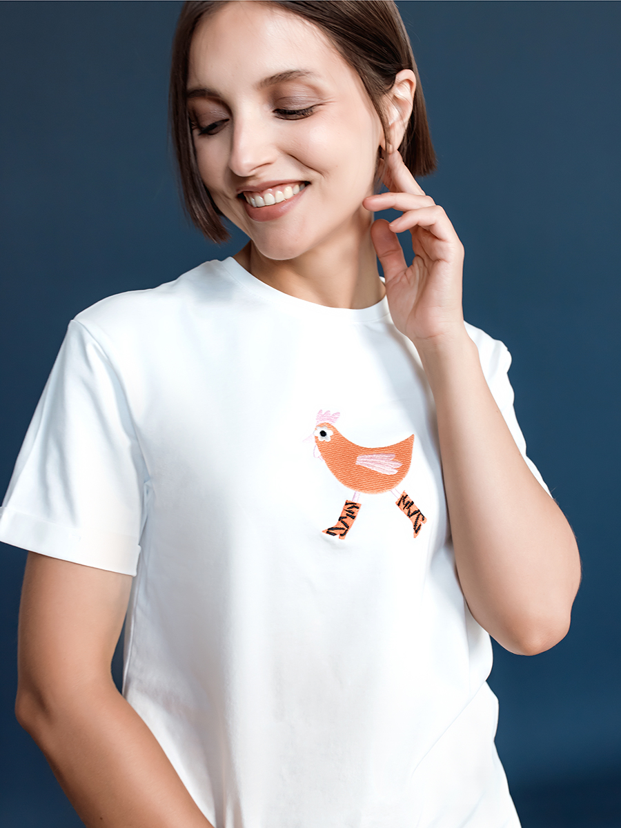 Женская футболка молочная оверсайз с вышивкой "Цыпа"