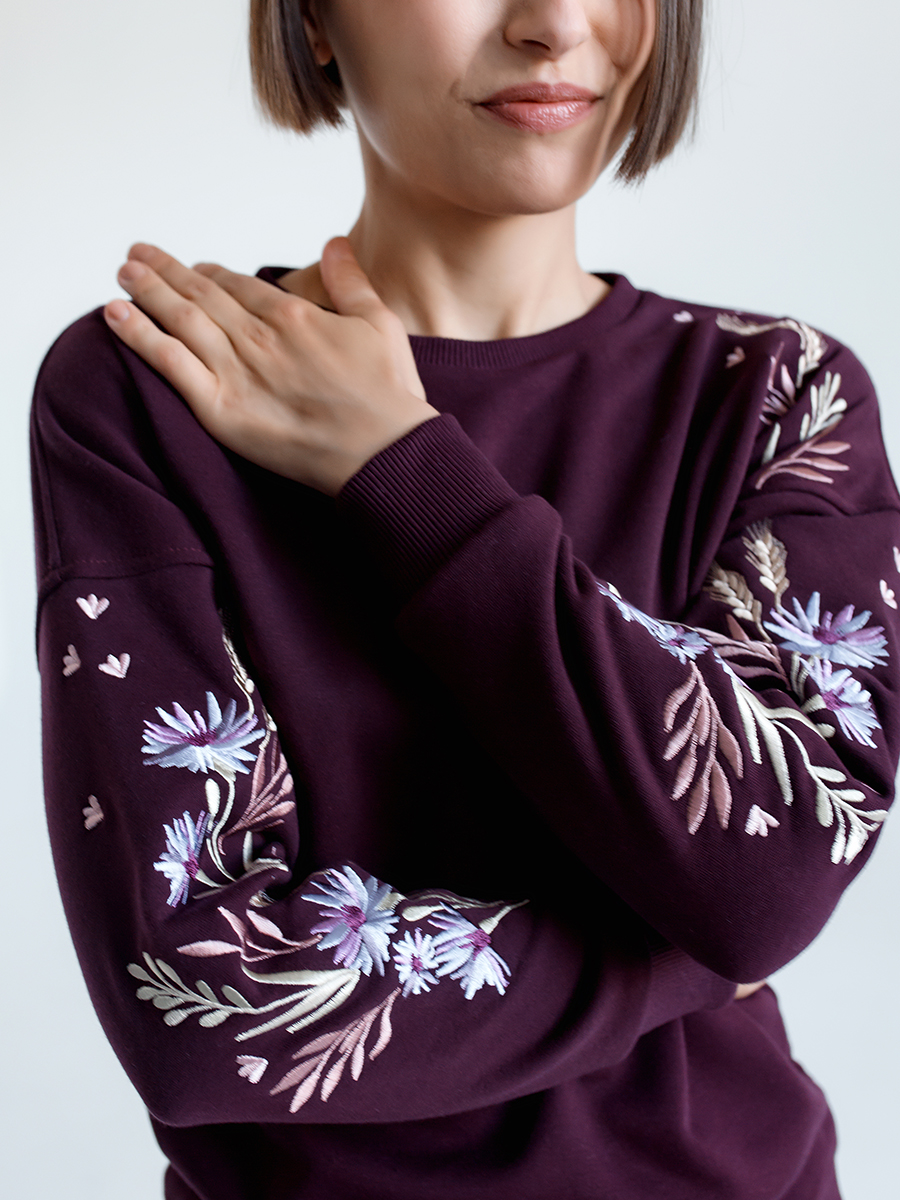 Женский свитшот баклажанового цвета с вышивкой "Валошкі ў каласах"