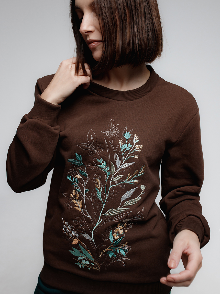 Свитшот женский шоколадный с вышивкой "Осенний джаз"
