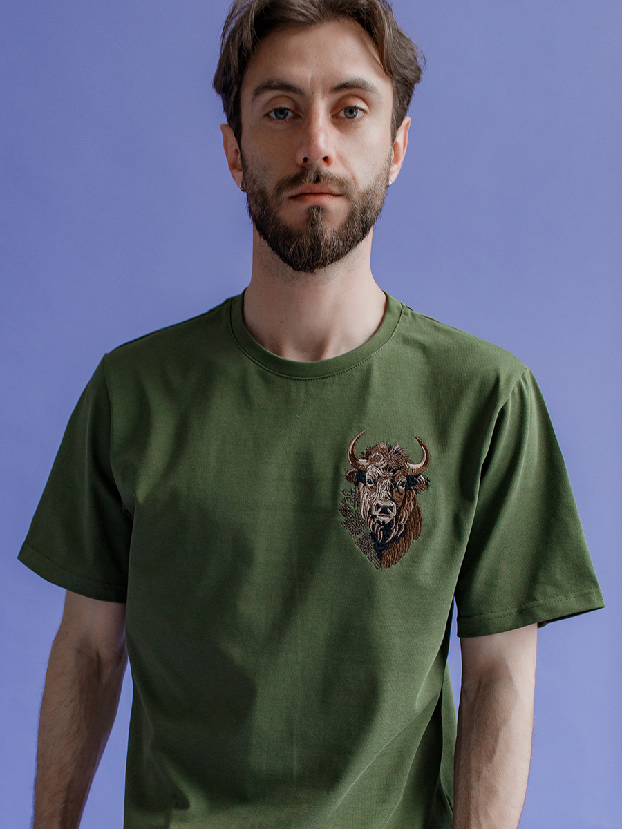Темно-зеленая футболка мужская плотная с вышивкой "Бизон"