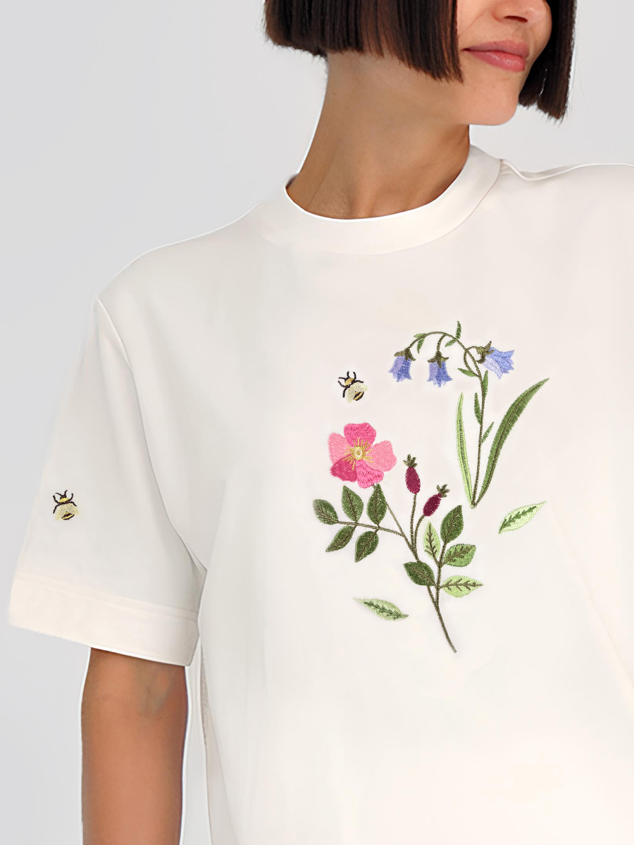 Молочная футболка оверсайз (плотная) с вышивкой «Шиповник»
