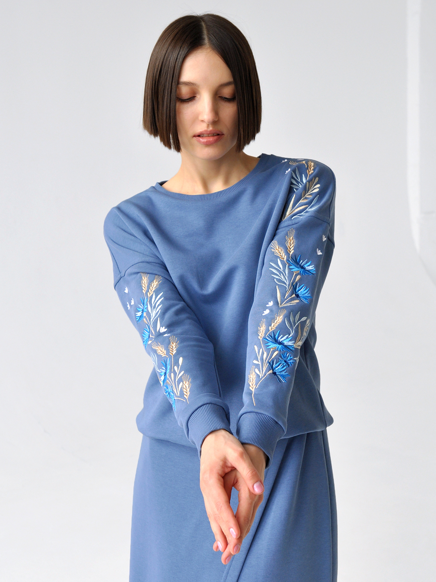 Женский свитшот джинсового цвета с вышивкой "Валошкі ў каласах"