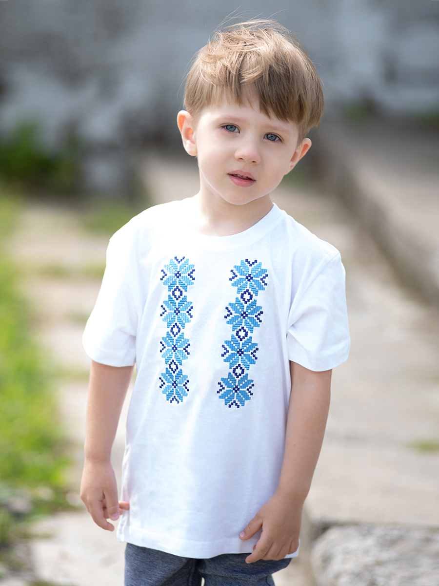 Детская футболка белая с синей вышивкой "Хараство"
