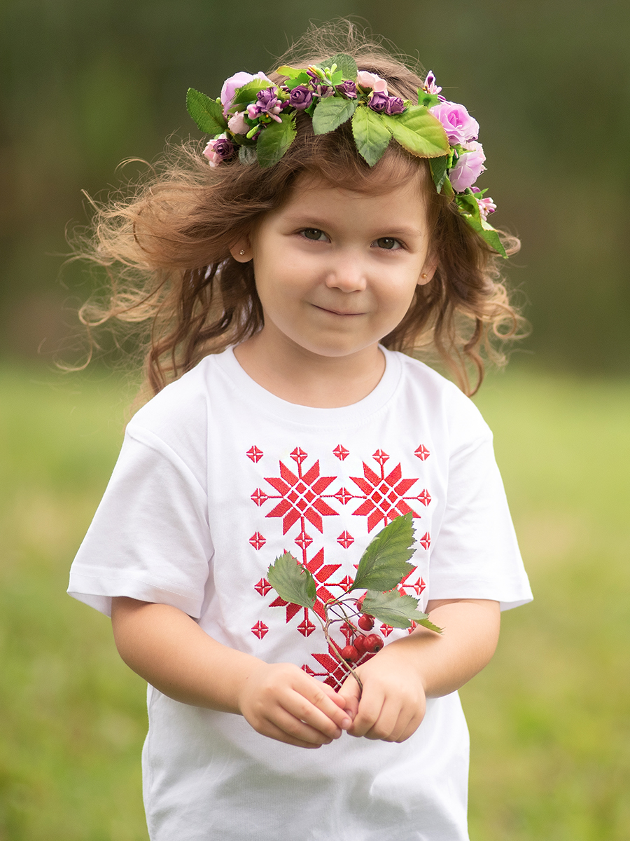 Детская футболка белая с красной вышивкой "Жыццё" 