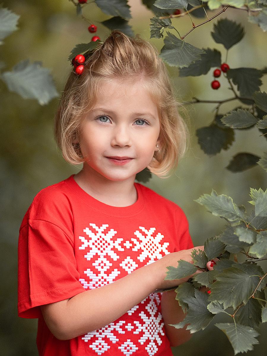 Детская футболка красная с белой вышивкой "Ярыла" 