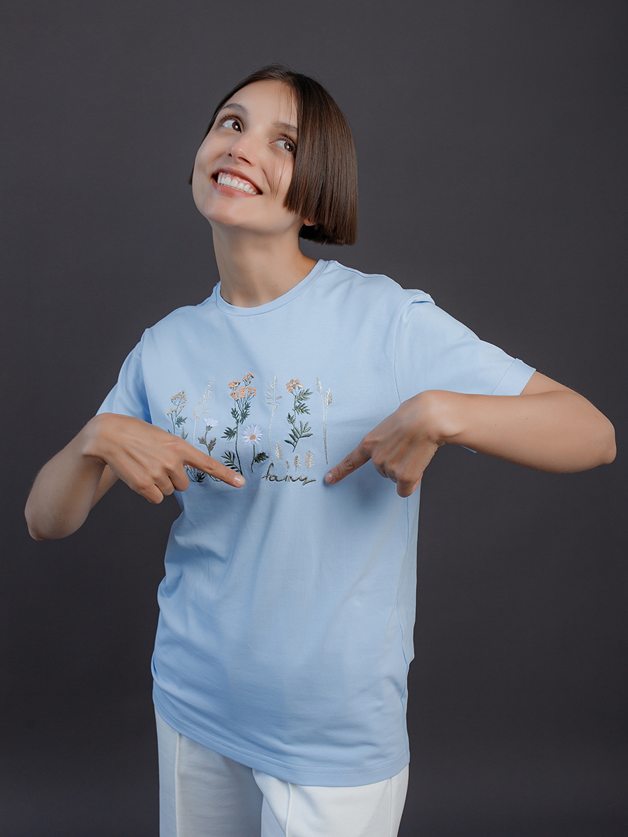 Женская футболка голубая  оверсайз с вышивкой "Солнечное настроение"