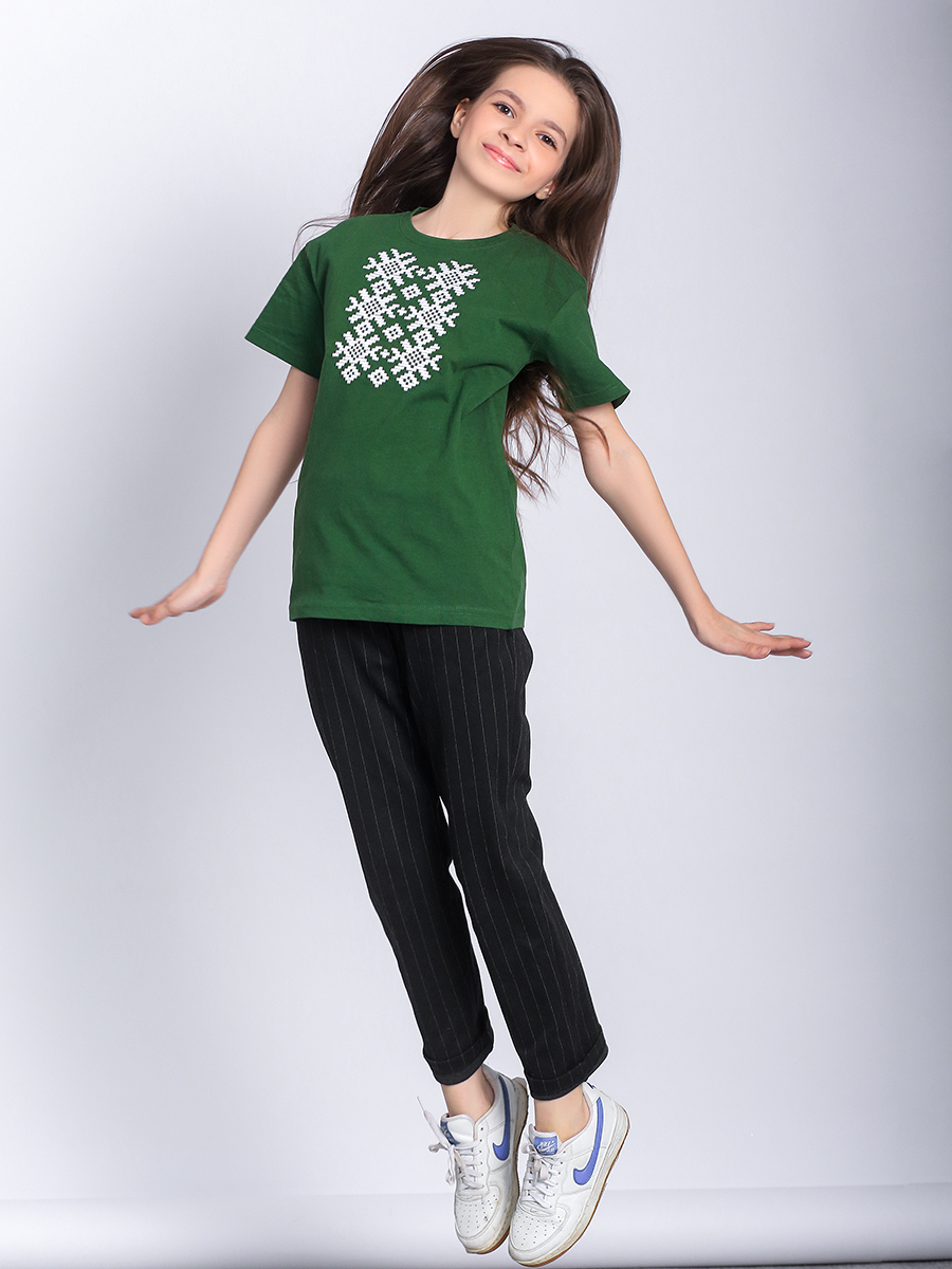 Детская футболка зеленая с белой вышивкой "Ярыла"