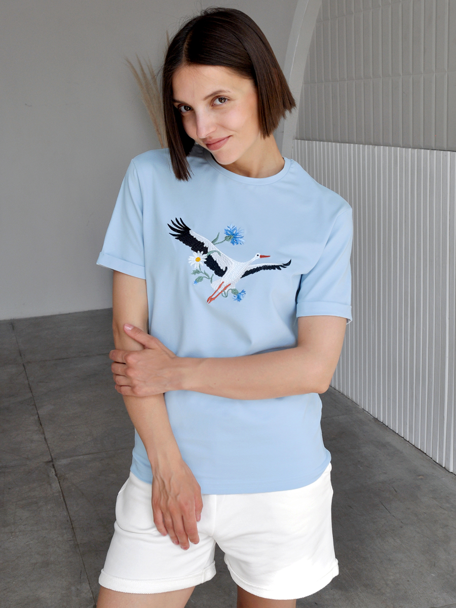Женская голубая футболка оверсайз с вышивкой "Аист"