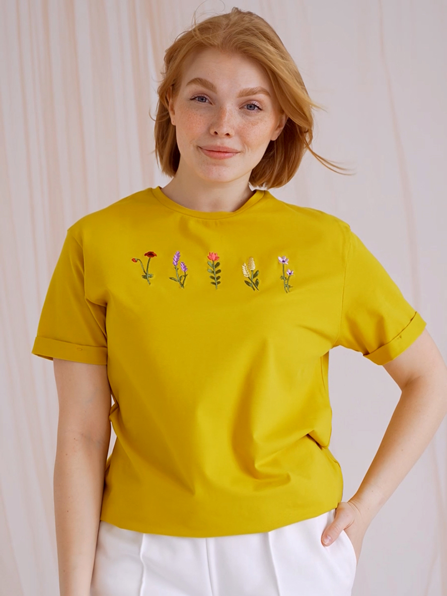 Женская горчичная футболка оверсайз с вышивкой "5 flowers"