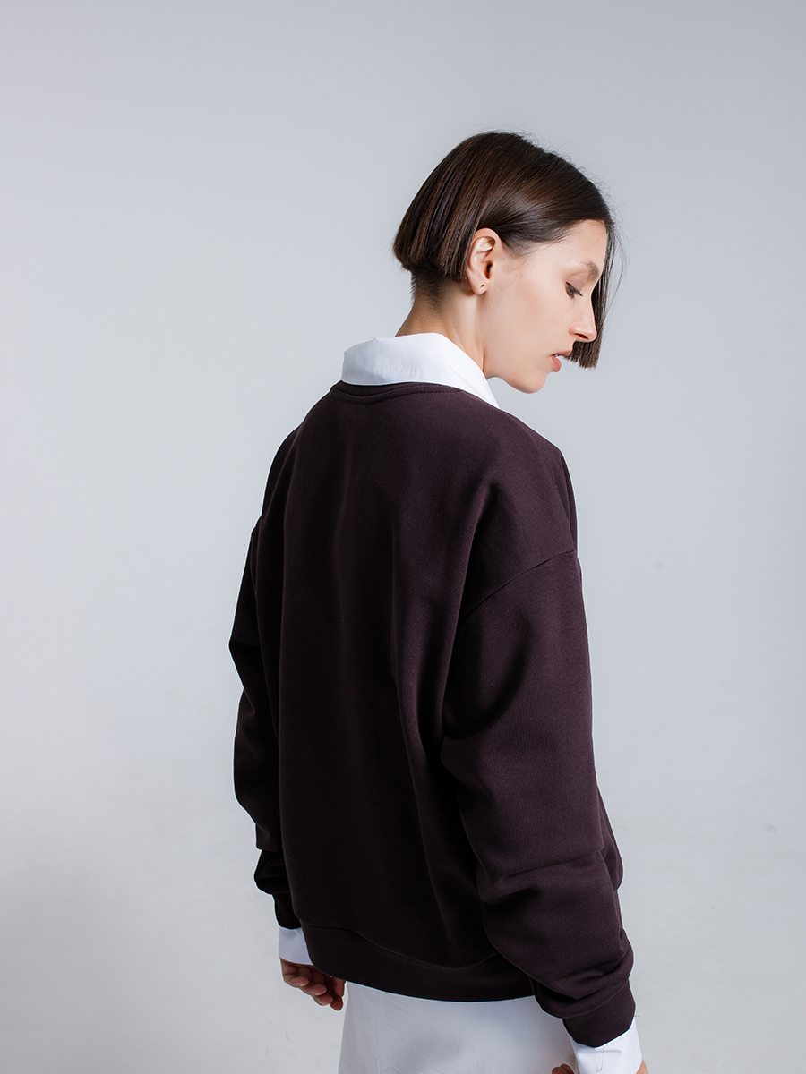 Свитшот женский  оверсайз цвета горький шоколад с вышивкой "Бизон"