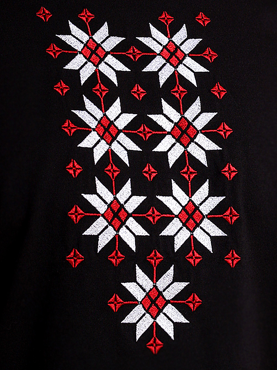 Женская футболка черная с красно-белой вышивкой "Жыццё" 