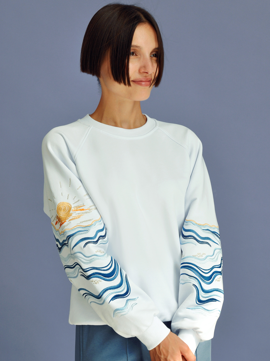 Женский свитшот реглан белый с вышивкой "Море"