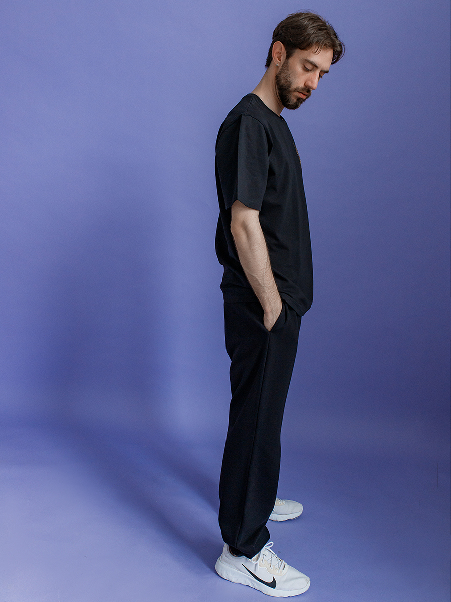 Черная футболка мужская плотная с вышивкой "Бизон"