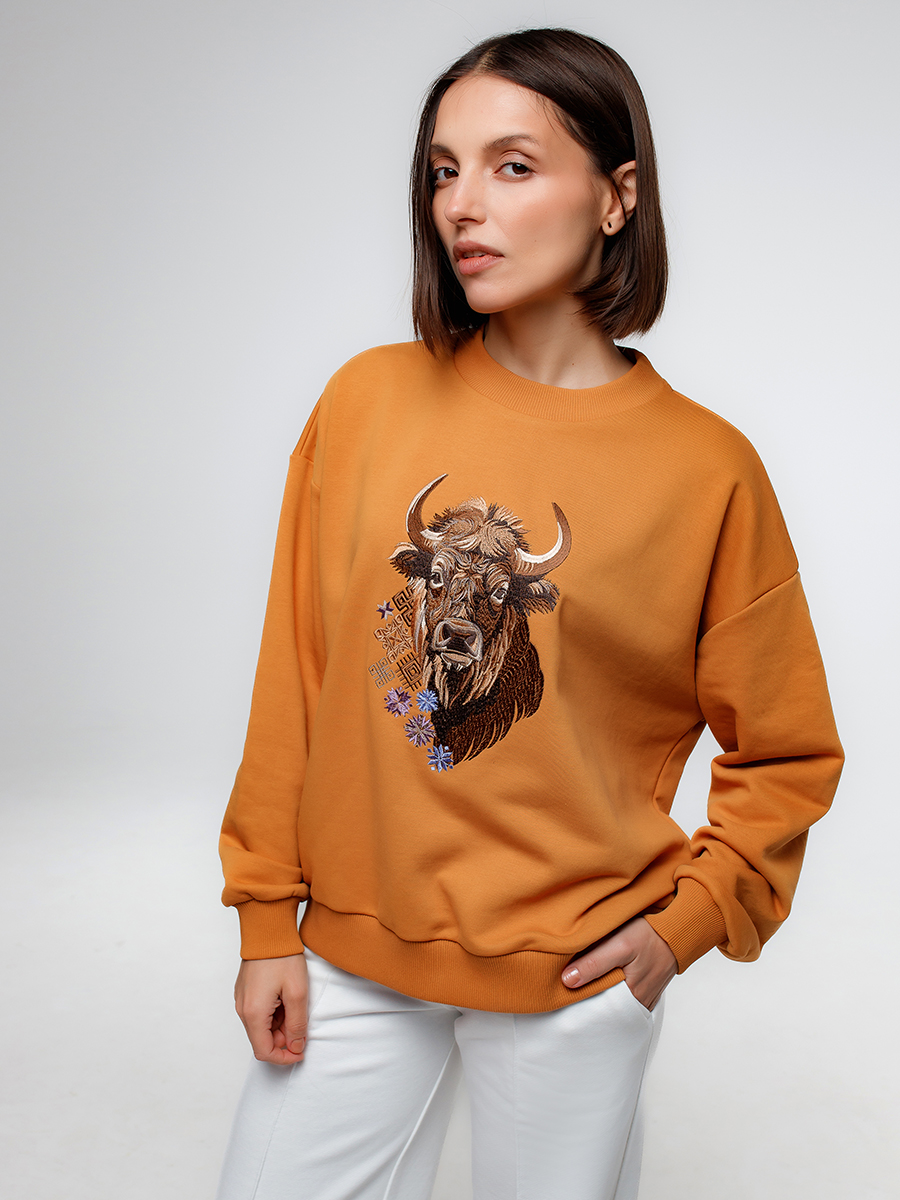 Свитшот женский  оверсайз горчичного цвета с вышивкой "Бизон"