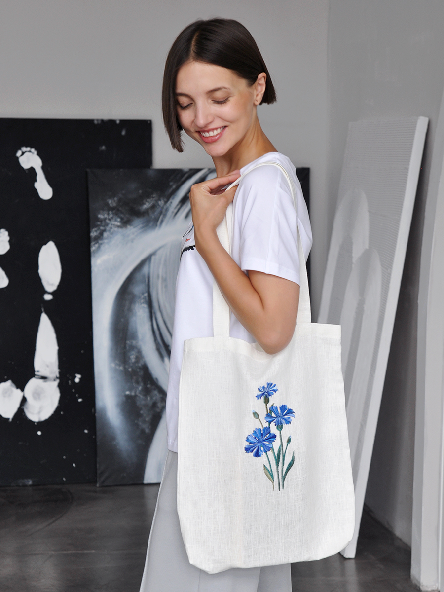Сумка в молочном цвете с вышивкой "Василек"