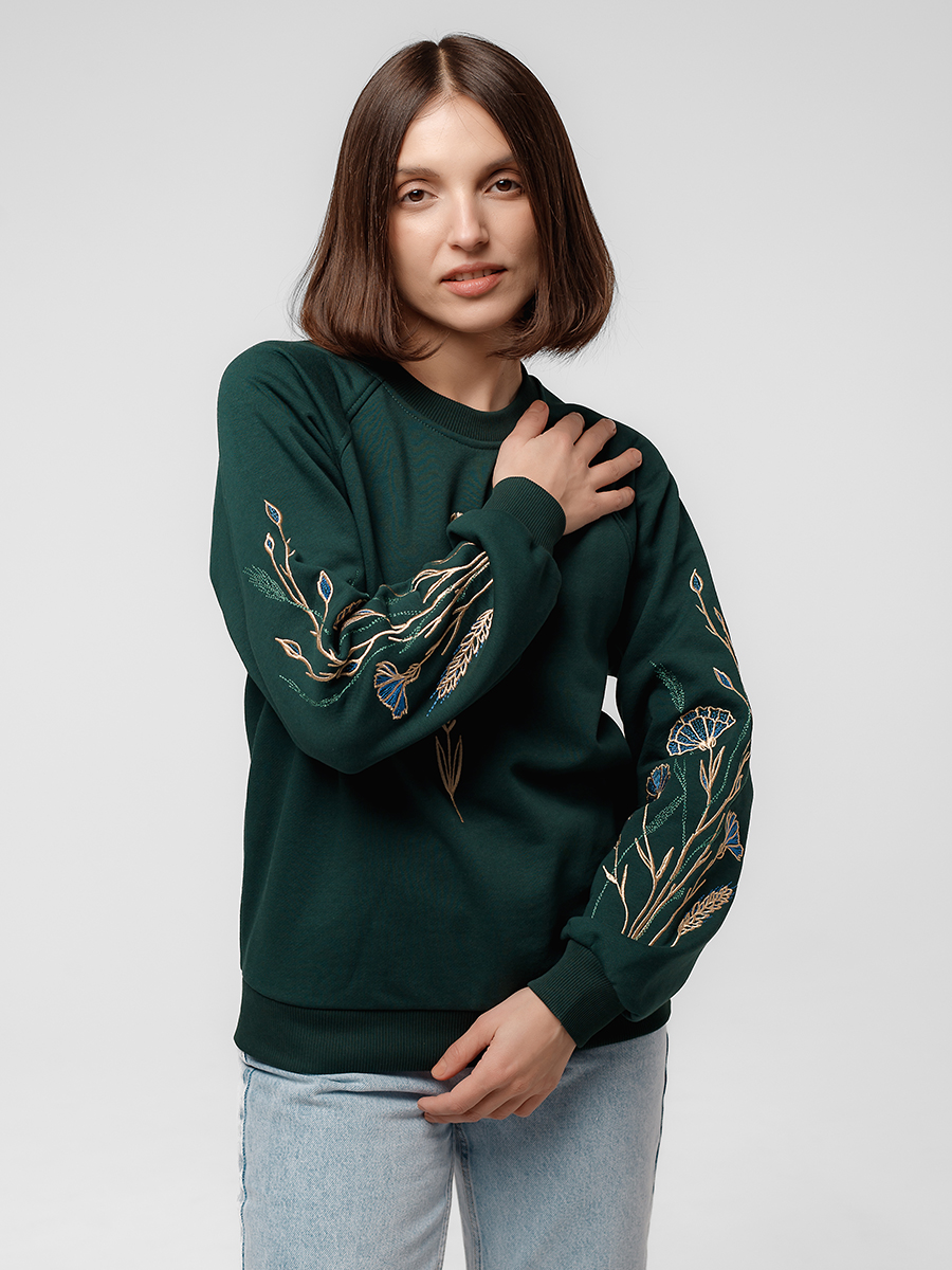Женский свитшот реглан изумрудного цвета с вышивкой "Васильковые грёзы"