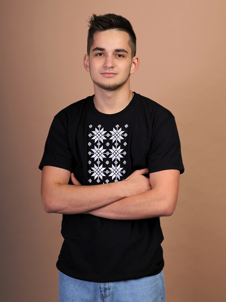 Мужская футболка черная с белой вышивкой "Жыццё"