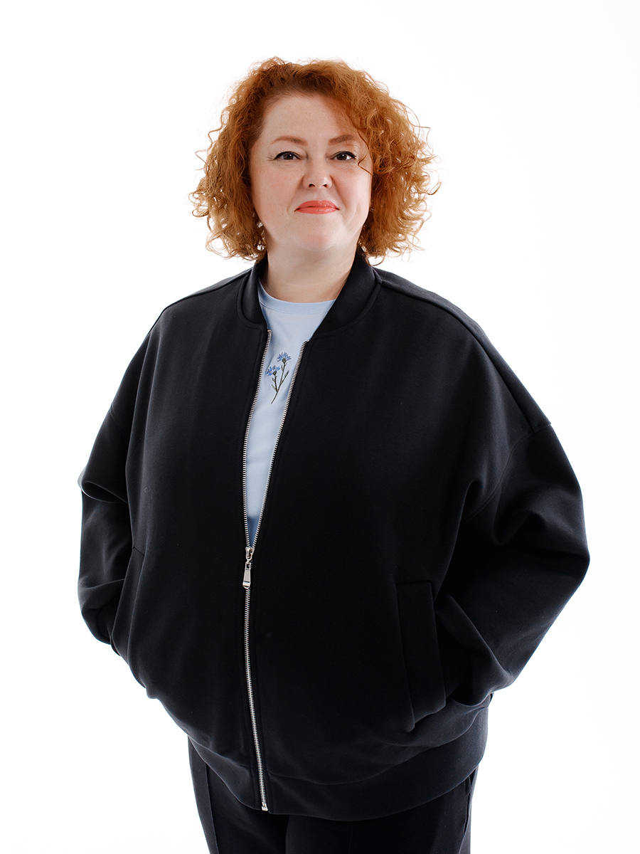 Бомбер черный женский plus size с вышивкой "Цветущий ветер" 