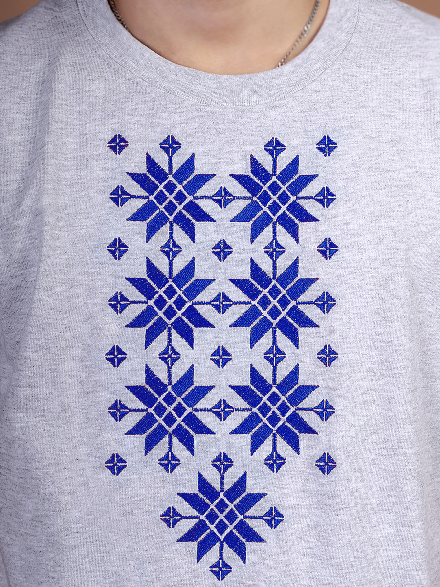 Мужская футболка серая с синей вышивкой "Жыццё"